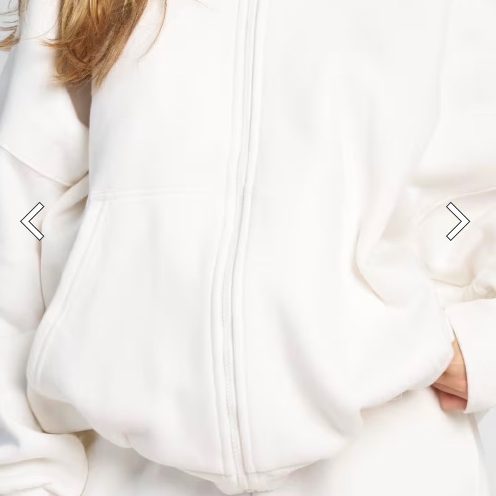 Elegant Women's Cream Zip-Up Hoodie and Pants